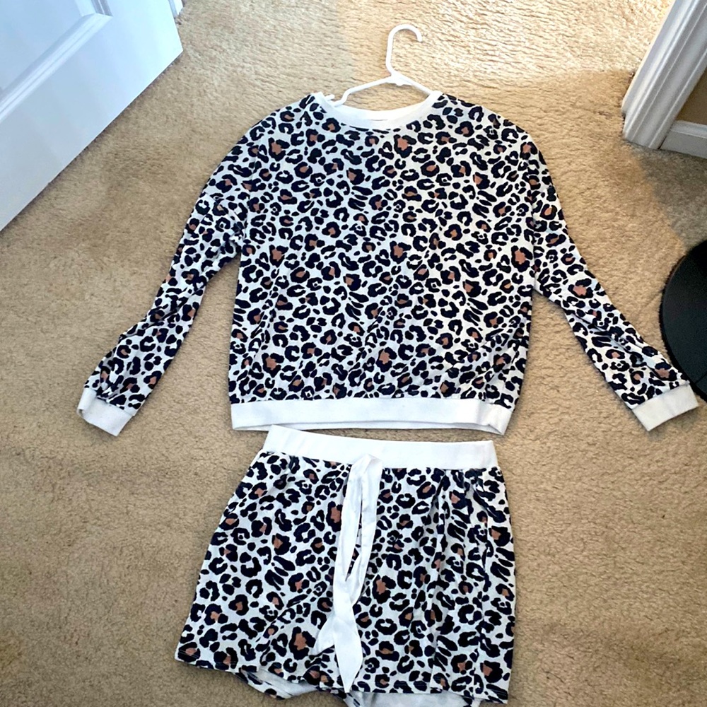 Velour cheetah lounge set